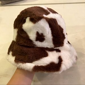 BROWN AND WHITE FUZZY COW PRINT BUCKET HAT